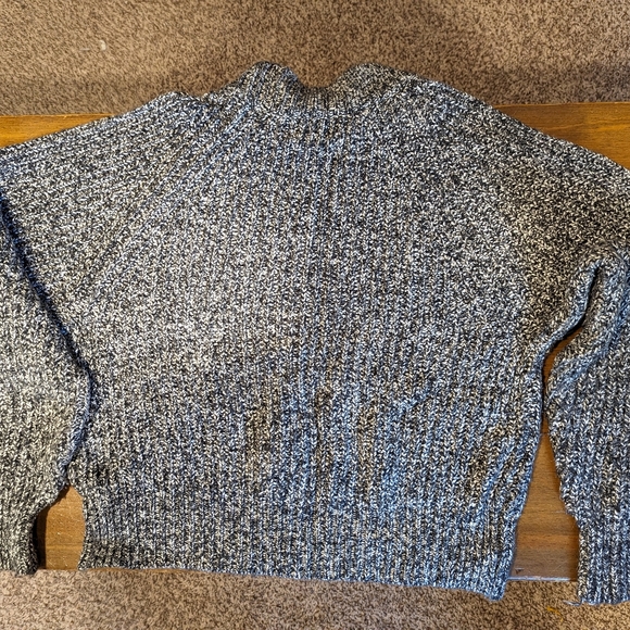 Universal Thread Sweater Size Medium - Picture 2 of 2